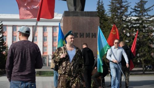 Десантники устроили в Барнауле патриотическую акцию в карантин