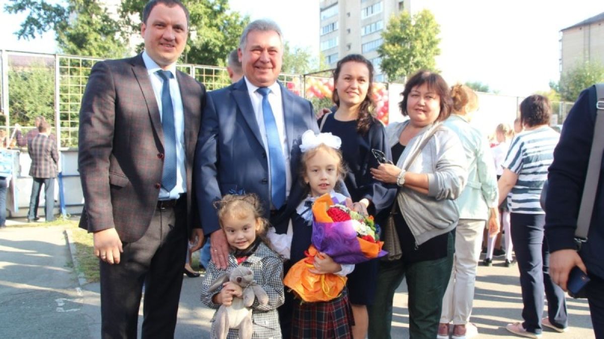 Романенко рассказал, как пригодились внучкам планшеты на "удаленке"