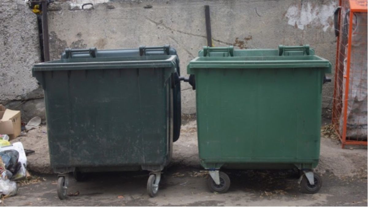 Жители Алтайского края задолжали почти 300 млн рублей за вывоз мусора