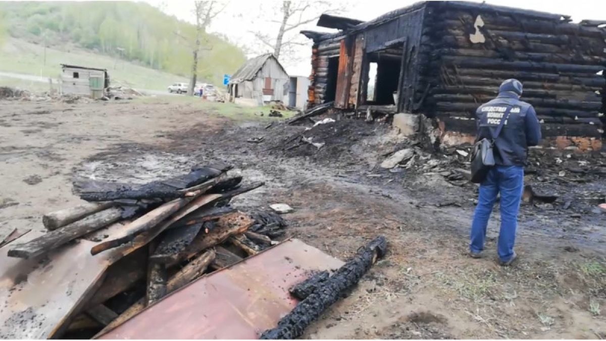 Мать с тремя детьми погибла на пожаре в Алтайском крае