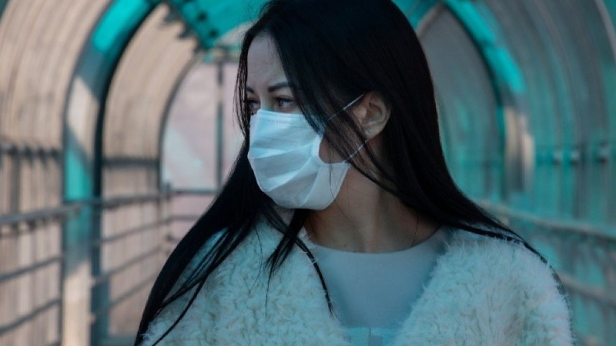 Жителей Новосибирской области обязали везде носить защитные маски