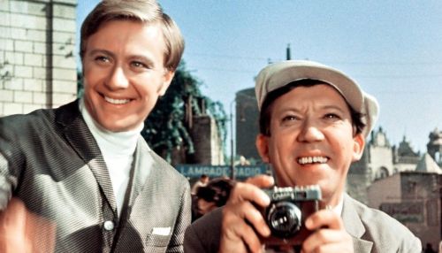 Очнулся – гипс! Гадаем на цитатах из фильма Бриллиантовая рука