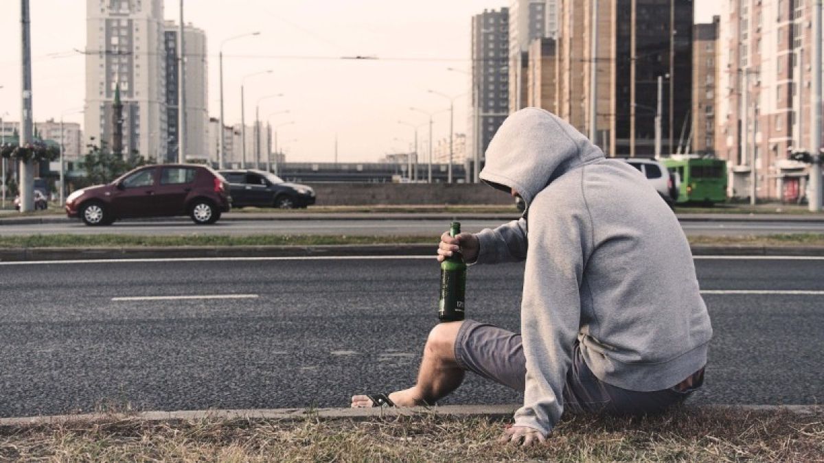 Не спиться на карантине: нарколог Барнаула назвал главные приметы алкоголизма