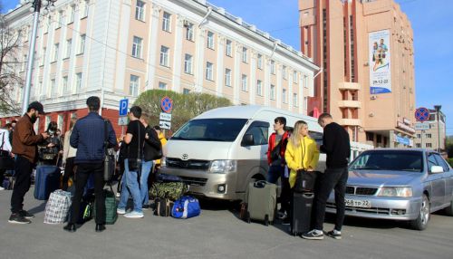 90 казахстанских студентов отправили из Барнаула на родину