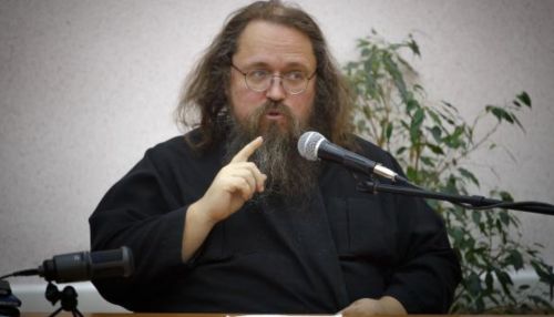 Протодиакон-бунтарь Кураев отреагировал на запрет патриарха Кирилла на служение
