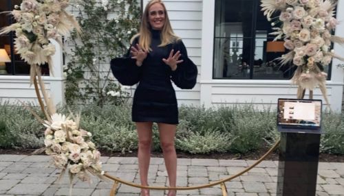 Фото экстремально похудевшей Адель в мини восхитило фанатов