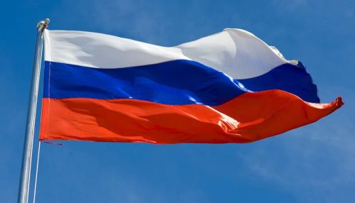 50 тысяч российских флагов передали в муниципалитеты Алтайского края