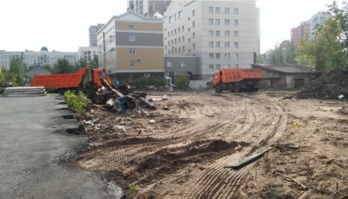 Напротив Гулливера расчистили площадку под многоэтажный дом