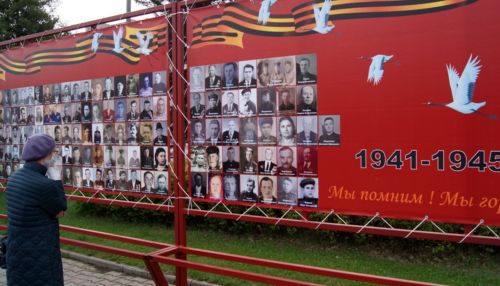 Стену памяти соорудили в Новоалтайске ко Дню Победы