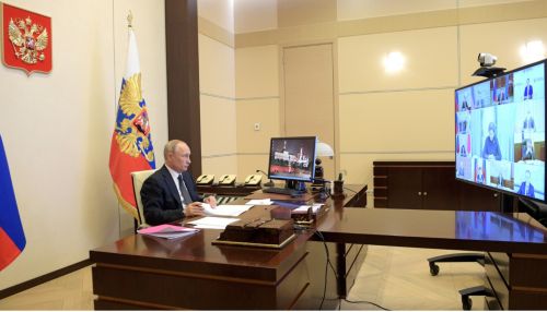 Путин: семьи с детьми до 15 лет получат по 10 тысяч на каждого ребенка