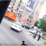 Полицейская погоня за белой Toyota в Барнауле попала на видео