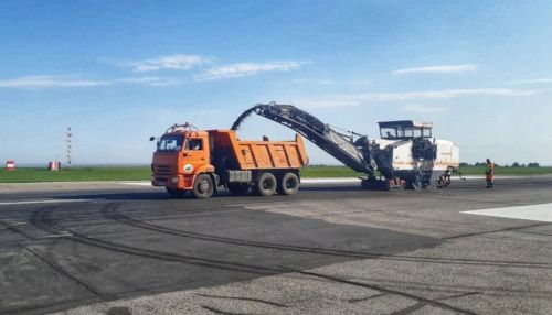 Взлетную полосу начали ремонтировать в барнаульском аэропорту
