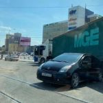 Фура и Toyota столкнулись в центре Барнаула 13 мая