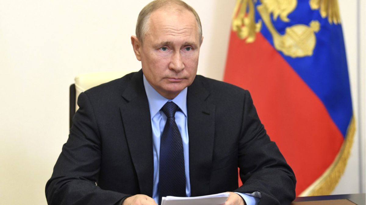 "Послушайте меня": Путин отчитал чиновников из-за надбавок медикам за COVID 