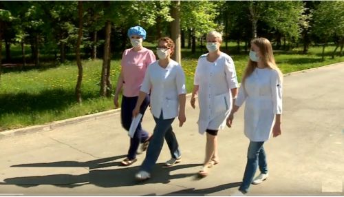 Тоже боялись: медсестры красной зоны госпиталя Барнаула рассказали о работе