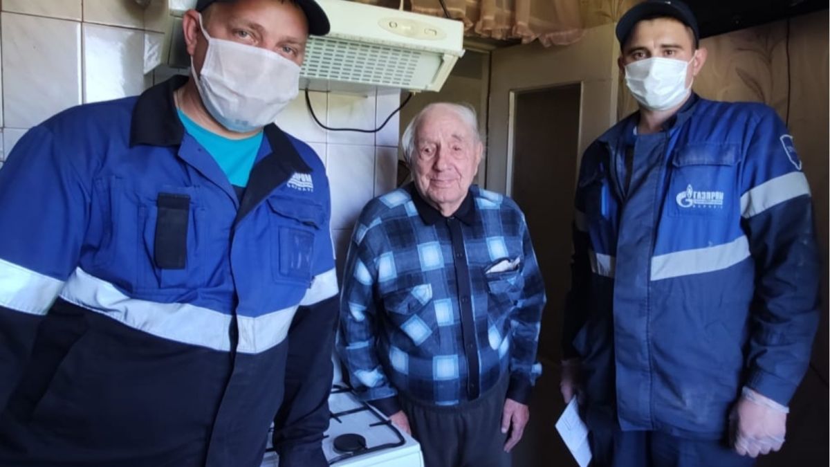 Алтайские газовики оказали помощь ветеранам войны и труженикам тыла