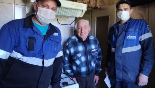 Алтайские газовики оказали помощь ветеранам войны и труженикам тыла