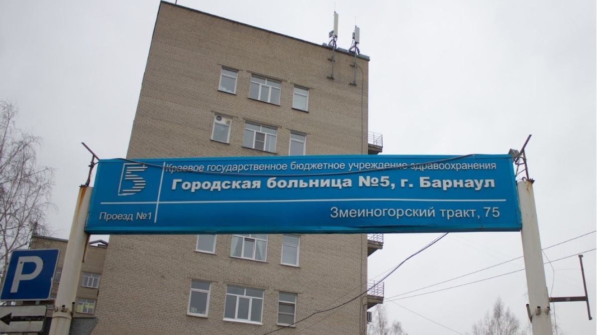 Значительная часть медиков Алтая недополучили за апрель несколько тысяч рублей