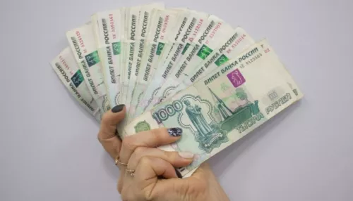 Стало известно, какие специалисты получали более 500 тысяч рублей в декабре