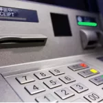 Почему россияне массово снимают наличные и угрожает ли это экономике