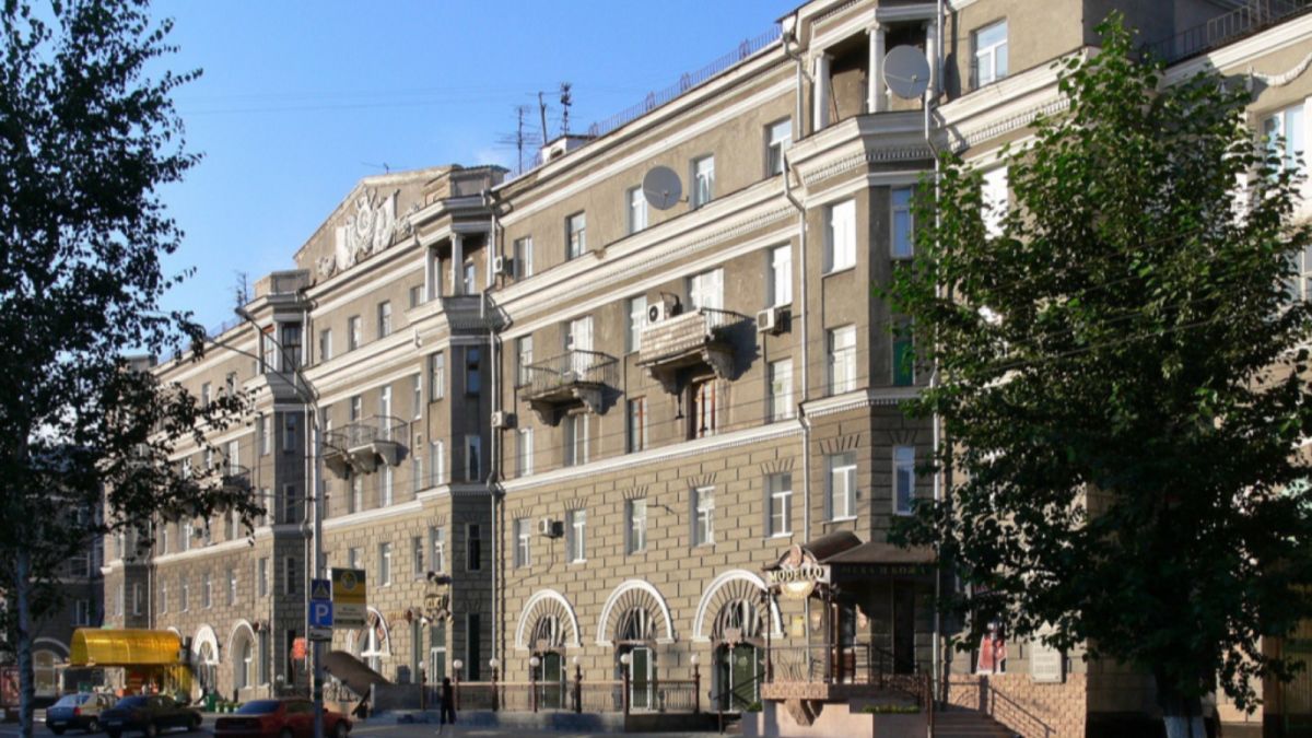 В центре Барнаула отремонтируют крыши трех исторических зданий