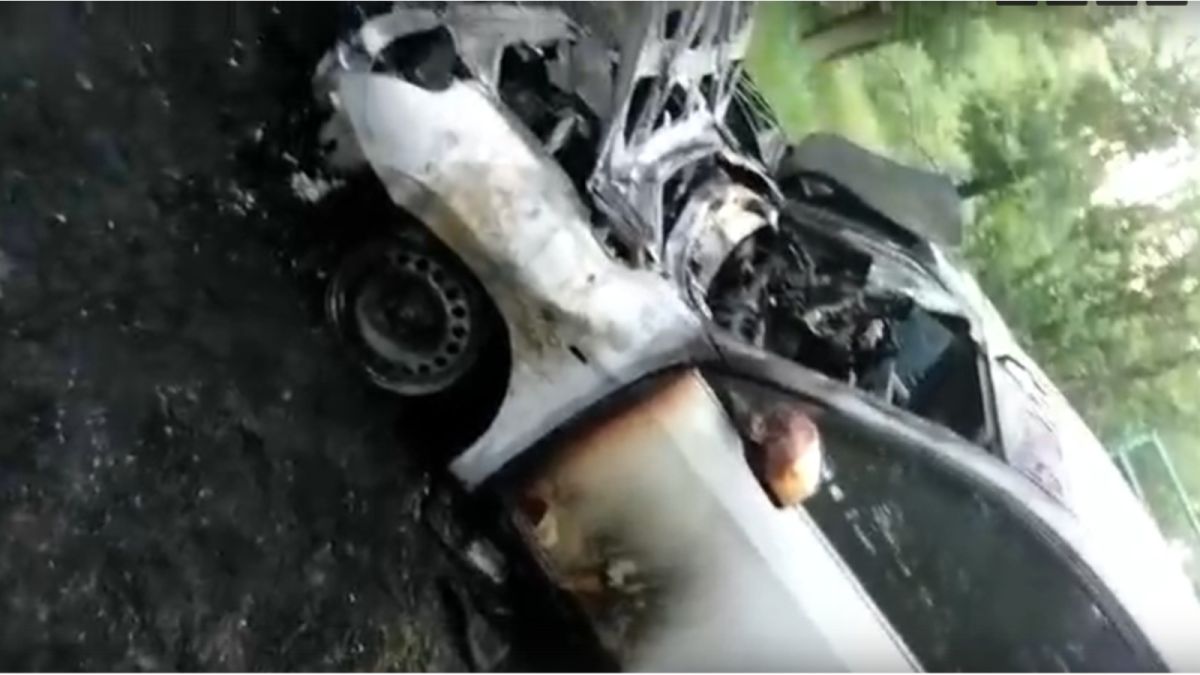 "Был поджог": ночью в Бийске сгорели сразу три машины