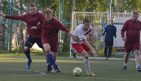 Алтайские любители поиграть в футбол рискуют совсем остаться без летнего сезона