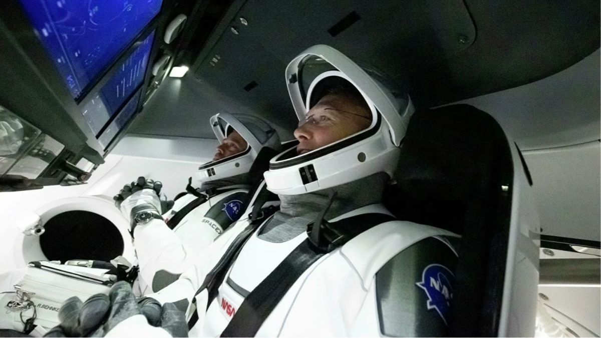 Nasa показало старт корабля Маска Crew Dragon к МКС