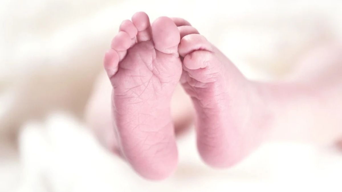 Здоровый младенец появился на свет в госпитале для больных COVID на Алтае