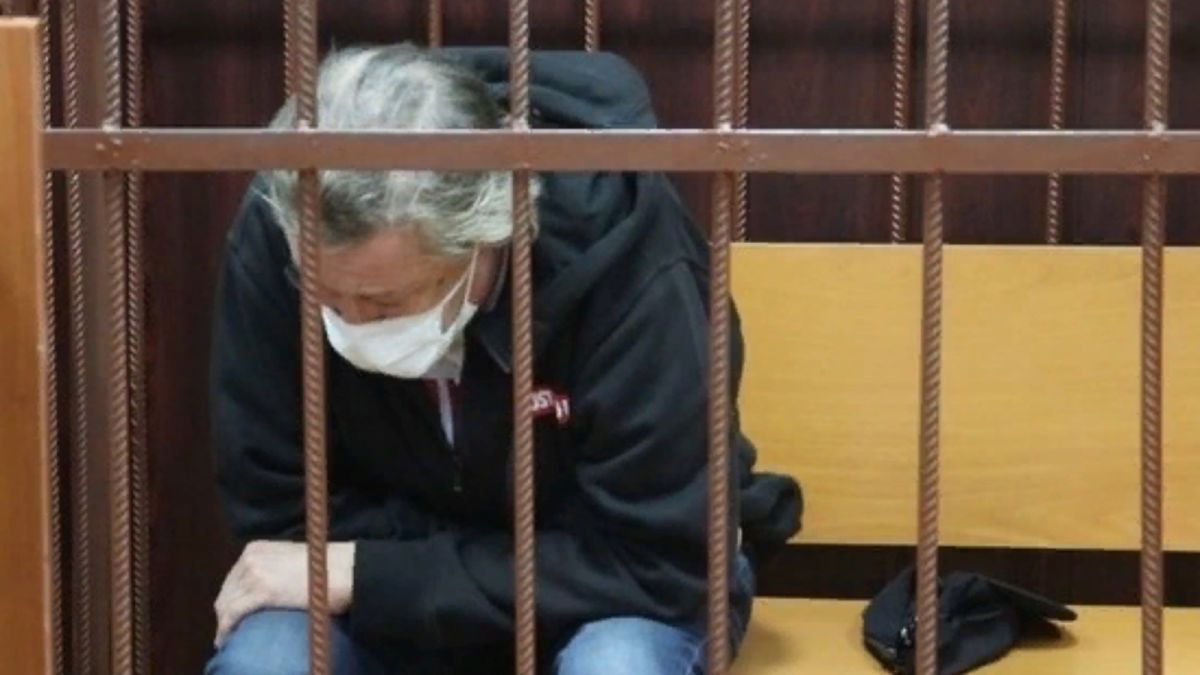 "Куда я денусь": Михаила Ефремова посадили под домашний арест на два месяца