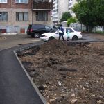 Много вопросов: соцсети изумил новый тротуар во дворе дома в Барнауле