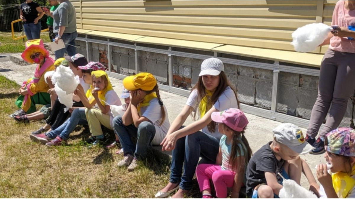 Барнаульские байкеры устроили праздник для детей из центра "Солнышко"