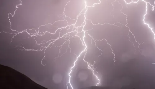 В Краснодаре 49-летний мужчина погиб из-за удара молнии