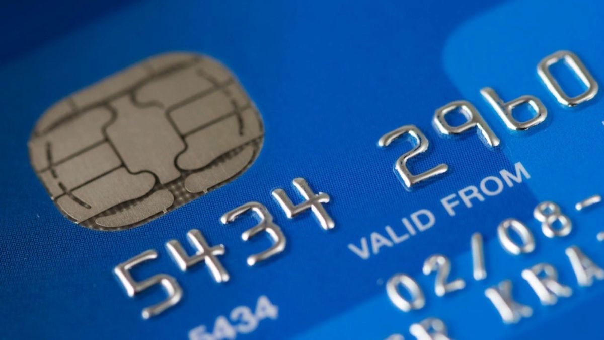 В России выпуск банковских карт могут сделать платным