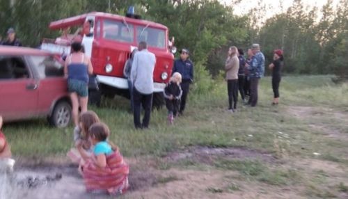 Двухлетний ребенок пропал у озера в Алтайском крае