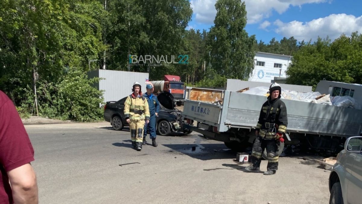 Серьезная авария произошла в барнаульском поселке Южный