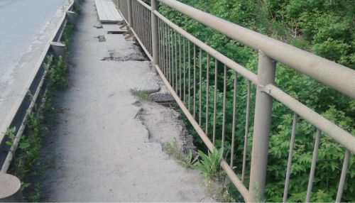Прорехи в бюджете Новоалтайска не дают залатать дыры на опасном мосту Белоярска