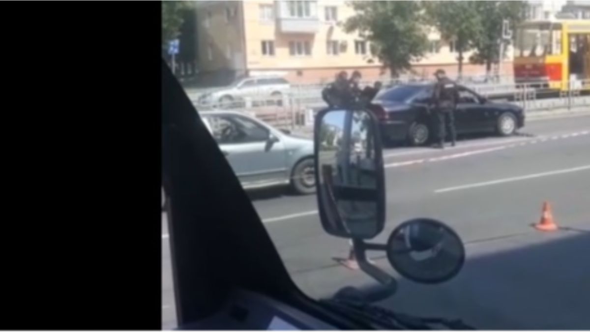 В Барнауле пьяный лже-механик угнал авто средь бела дня и устроил погоню