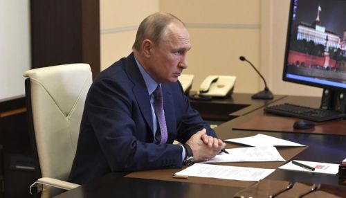 Рабочая атмосфера: Путин впервые показал свою секретную комнату в Кремле