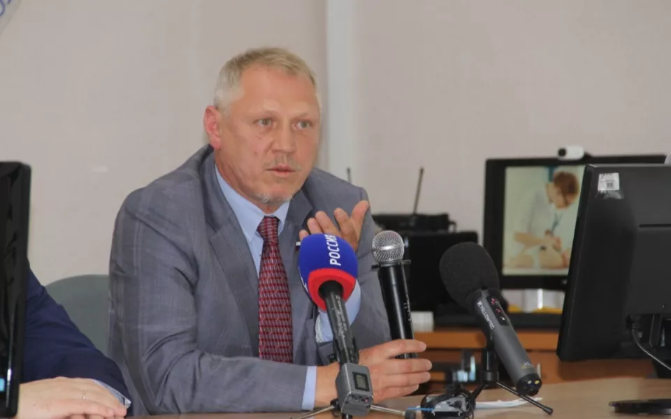 Известный медик и экс-депутат Госдумы Елыкомов возглавил минздрав Алтая
