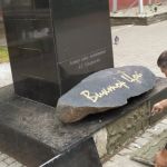 Памятник Цою в Барнауле показали после реставрации