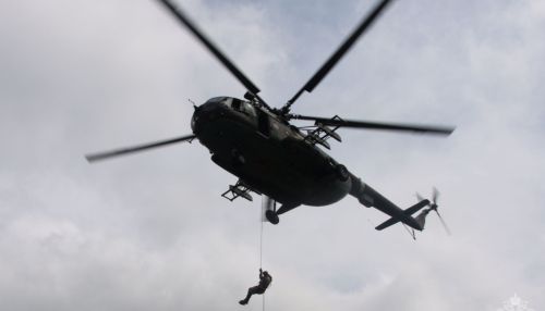 Спецназовцы в Алтайском крае прыгнули из Ми-8 без парашютов