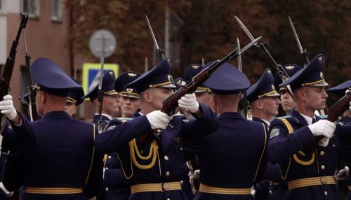Напекло голову: солдат устроил провокацию на параде Победы в Москве
