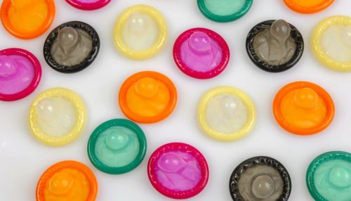 Продажи презервативов в России резко упали после самоизоляции