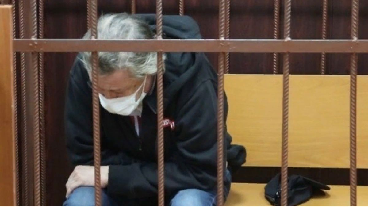 Адвокат Ефремова заявил о его готовности усыновить детей из семьи Захарова