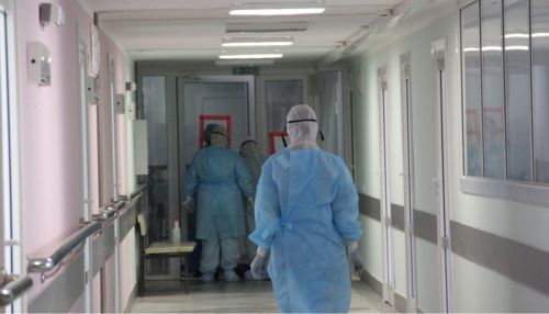 В краевой клинической больнице 46 медработников заболели COVID-19