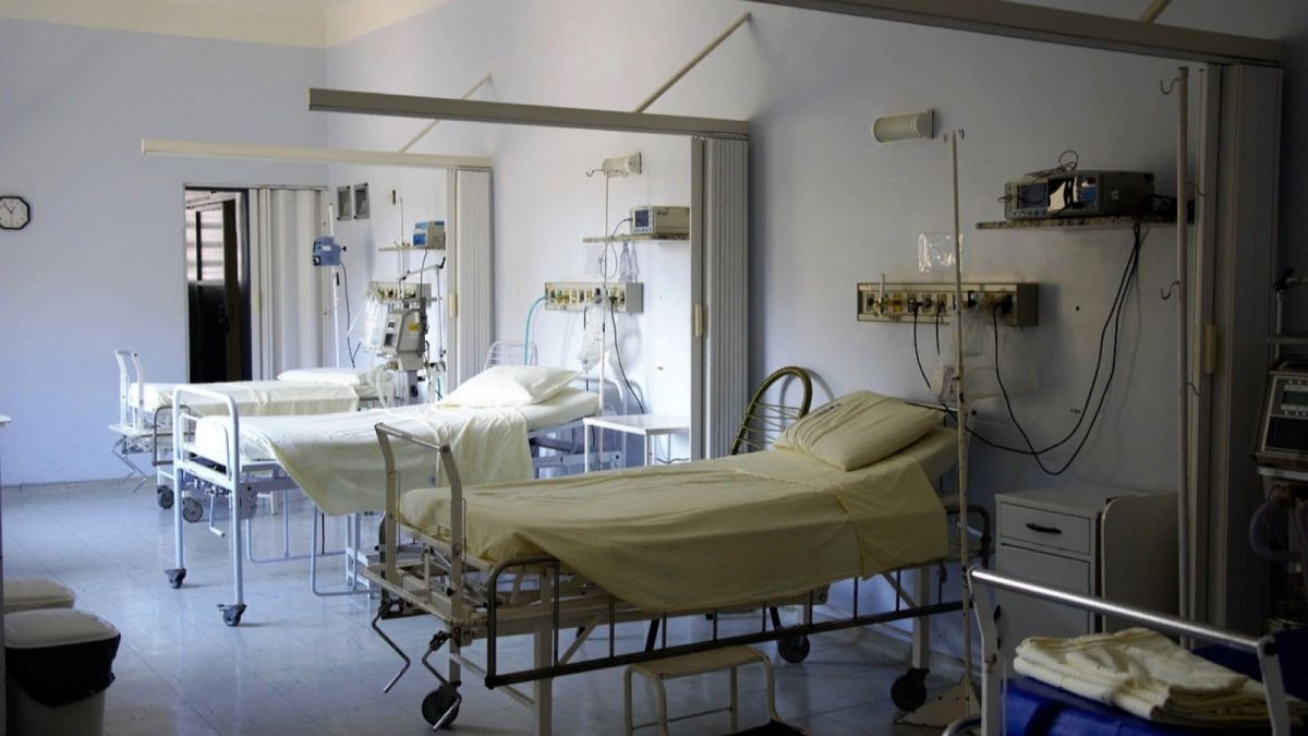 Тело пациента с признаками суицида обнаружили в рубцовском ковидном госпитале