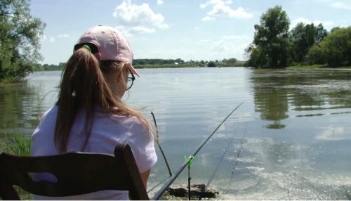 Недетский азарт: 10-летняя жительница Барнаула стала рыбаком
