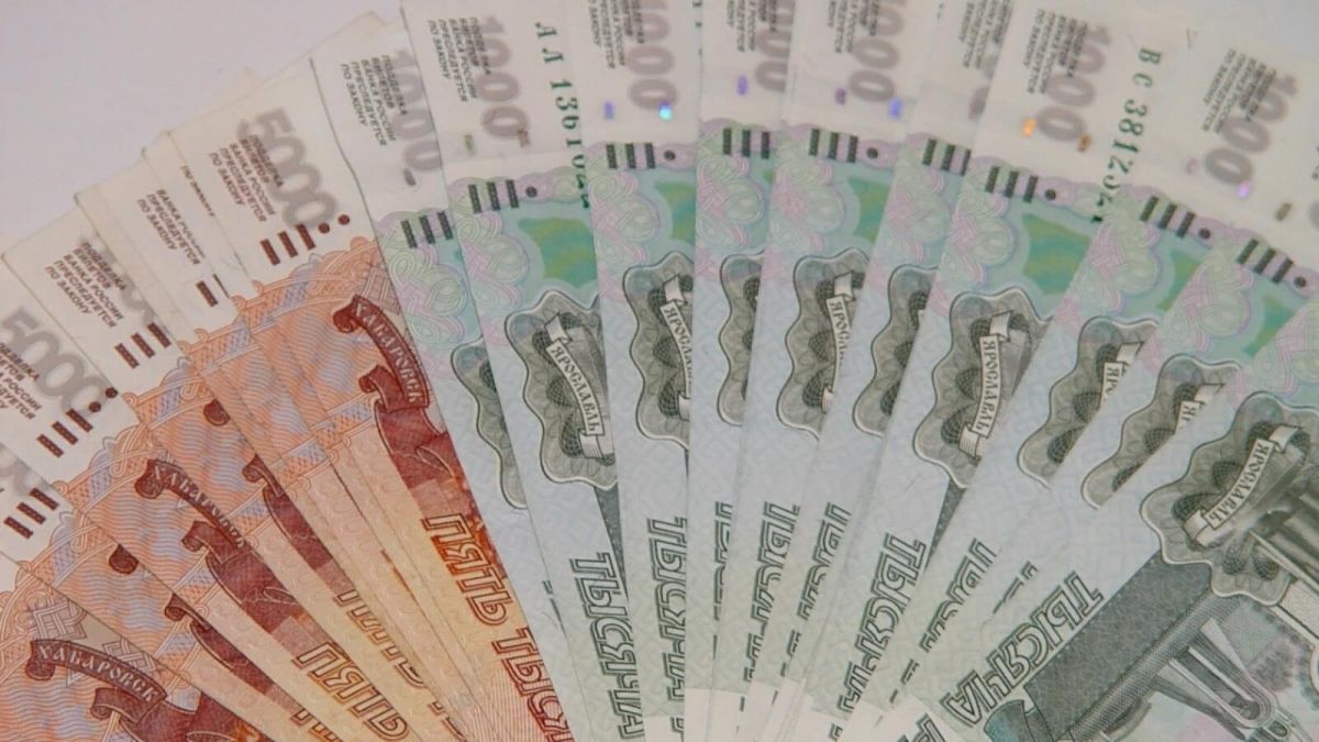 Житель Алтая украл 90 тысяч рублей у 91-летней старушки и потратил их в сауне