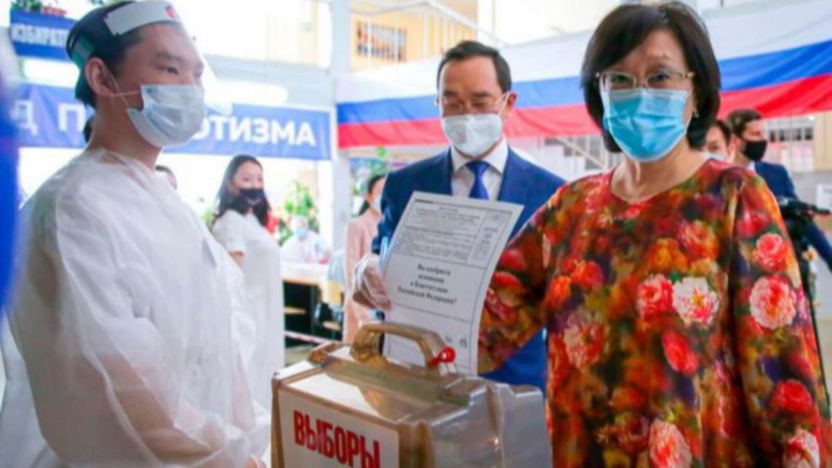 "Выстрел себе в ногу": мэр Якутска проголосовала против поправок